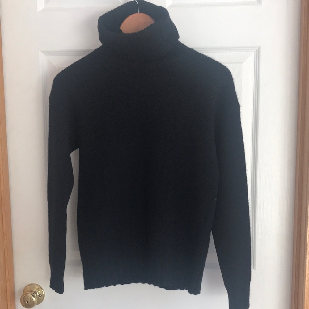 Theory Black Cashmere Turtleneck -small
